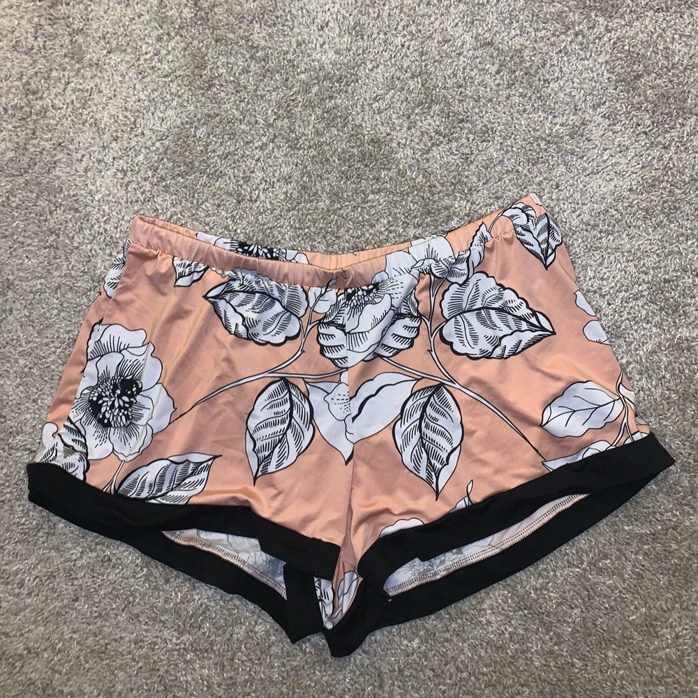 Orange, White, & Black Floral High Waist shorts size M - Picture 3 of 8